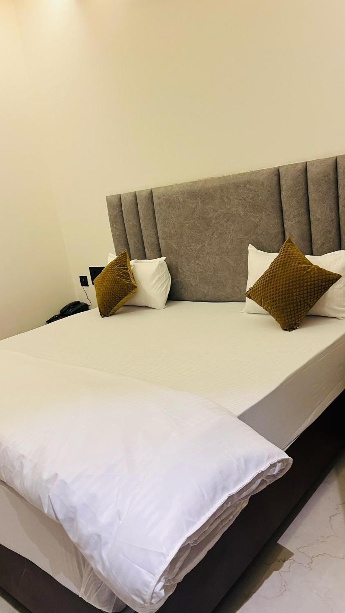 Hotel Revanta Bhīlwāra Kültér fotó