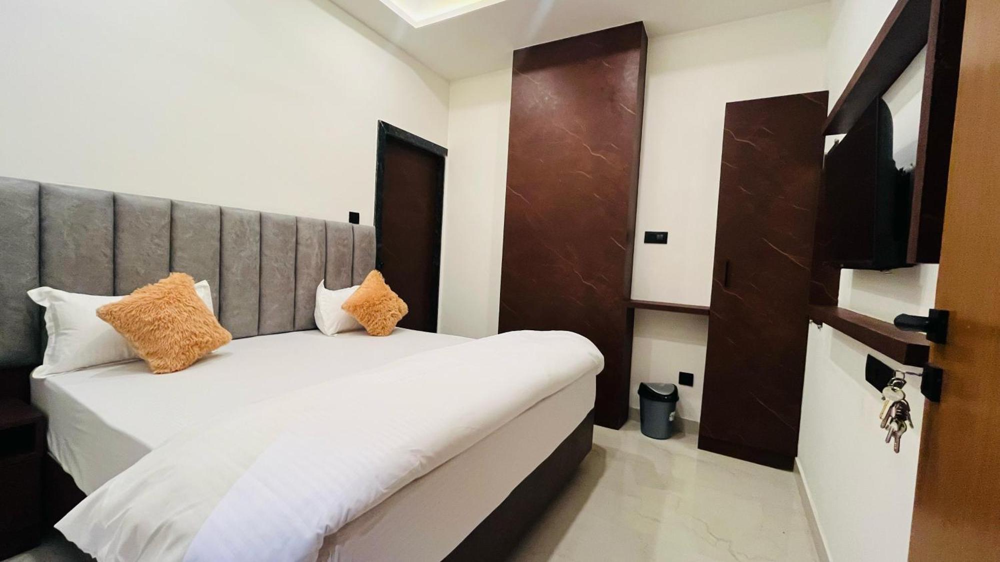 Hotel Revanta Bhīlwāra Kültér fotó