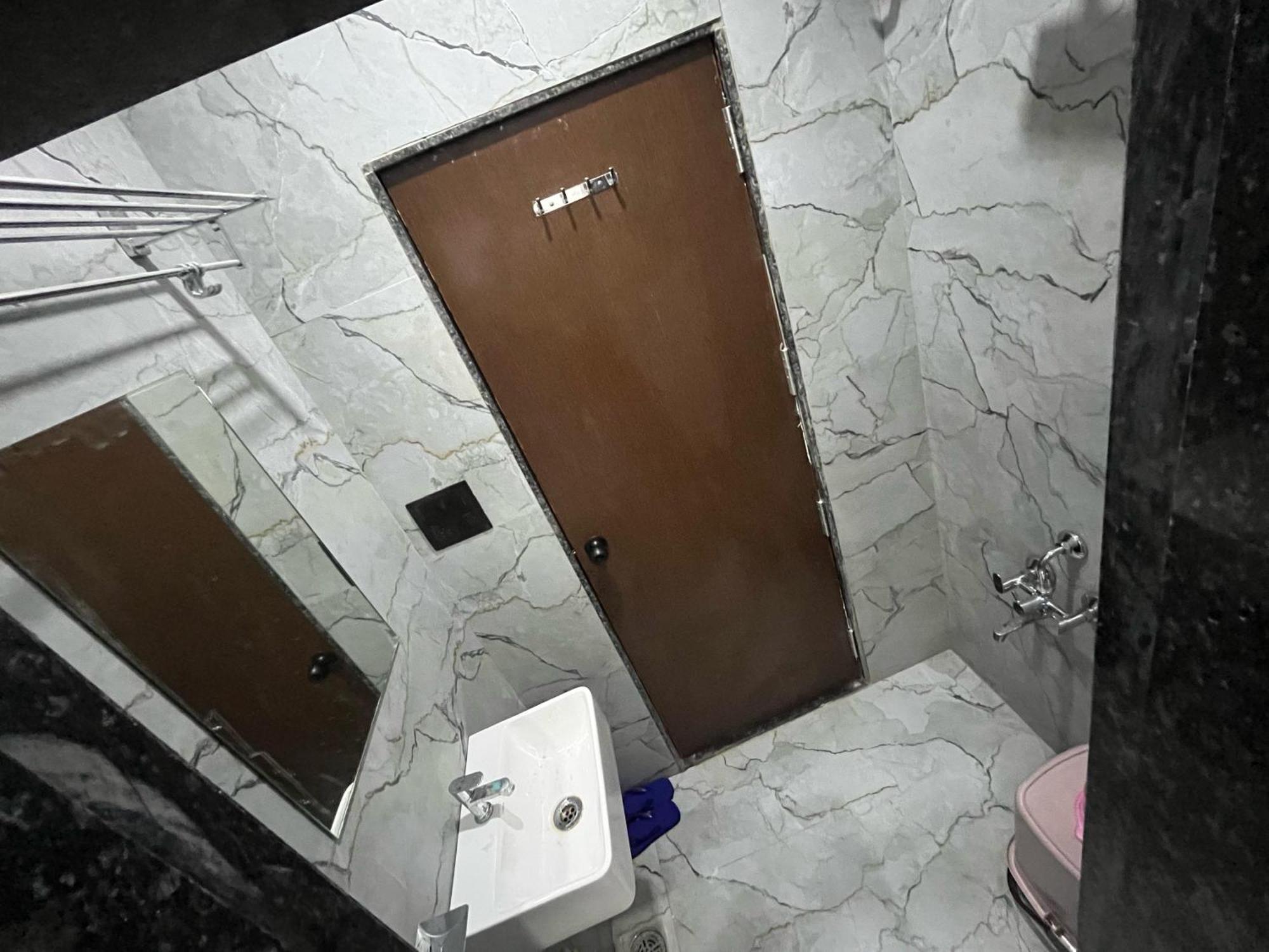 Hotel Revanta Bhīlwāra Kültér fotó