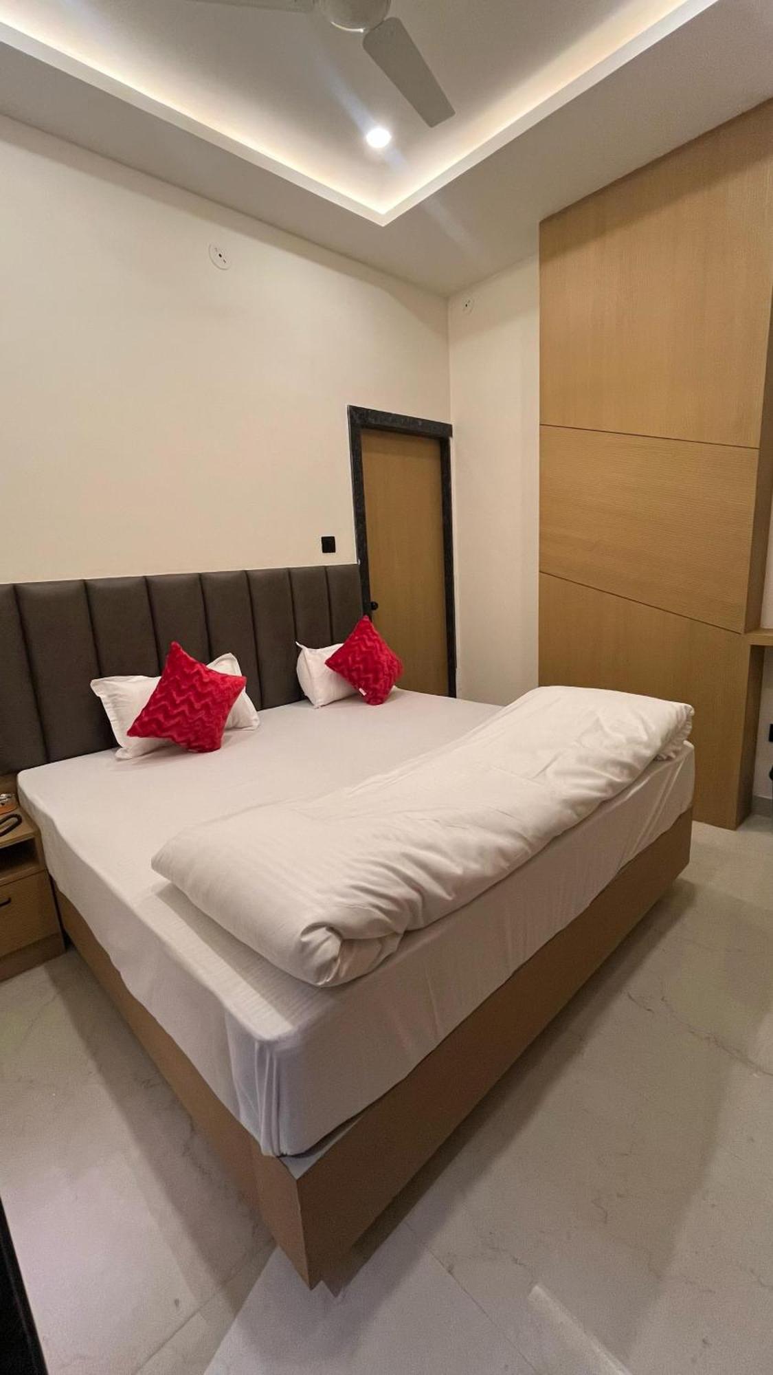 Hotel Revanta Bhīlwāra Kültér fotó